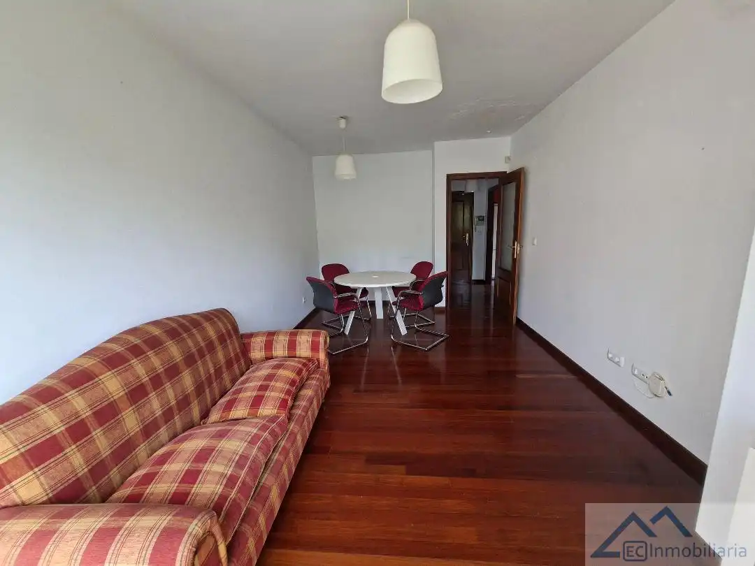 Sala d'estar de Pis en venda en Ramales de la Victoria amb Calefacció, Parquet i Traster