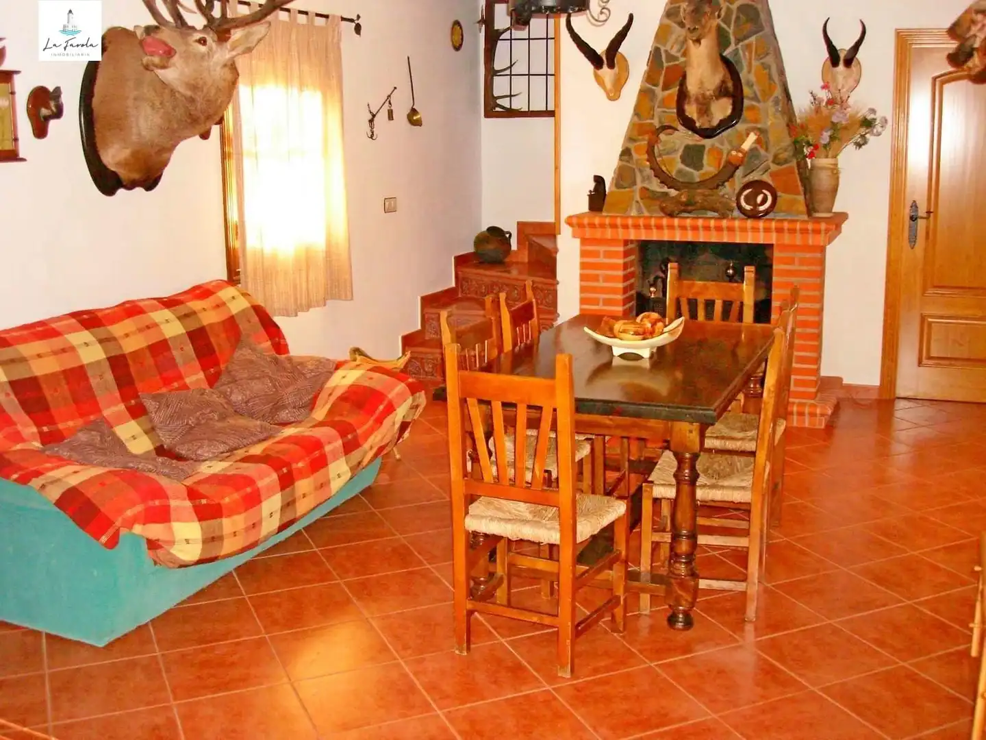 Sala d'estar de Casa o xalet en venda en Villanueva del Trabuco amb Jardí privat, Traster i Moblat