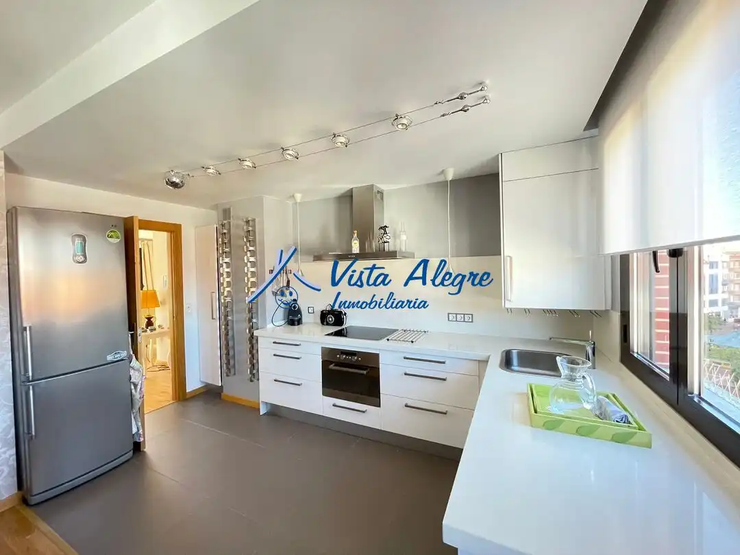 Cocina de Ático en venta en Haro con Calefacción, Parquet y Terraza