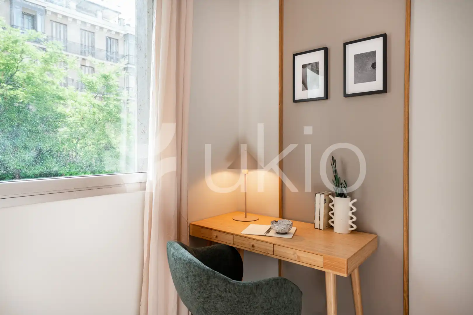 Dormitori de Apartament de lloguer en Madrid amb Aire condicionat, Calefacció i Moblat
