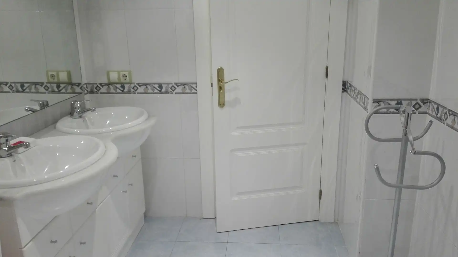 Attic for rent in Calle Luis Sala Balust, Pizarrales