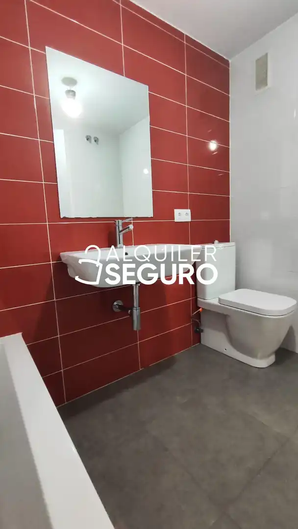 Bathroom of Flat for rent in Torrent  with Air Conditioner and Storage room