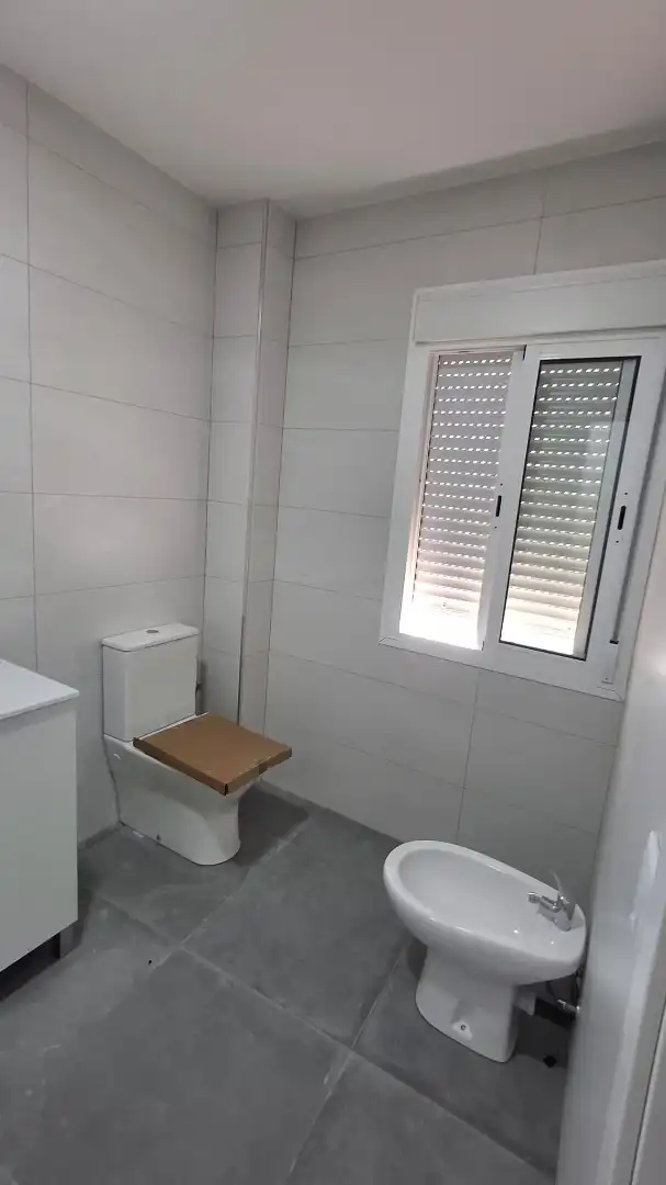 Baño de Piso en venta en Dos Hermanas con Balcón