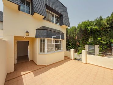 Villa con piscina in vendita a Rocafort