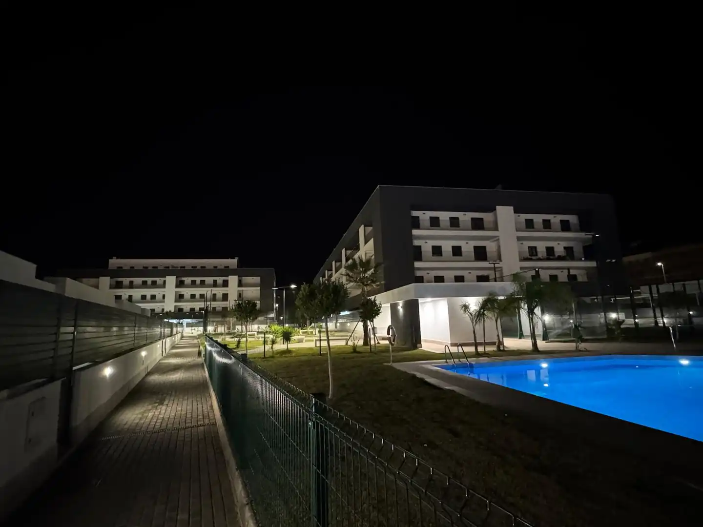 Schwimmbecken von Wohnung zur Miete in La Rinconada mit Klimaanlage, Heizung und Terrasse