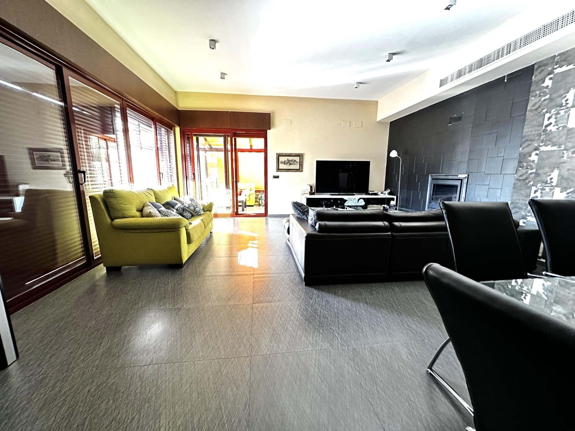 Sala d'estar de Casa o xalet en venda en  Córdoba Capital amb Aire condicionat, Calefacció i Jardí privat