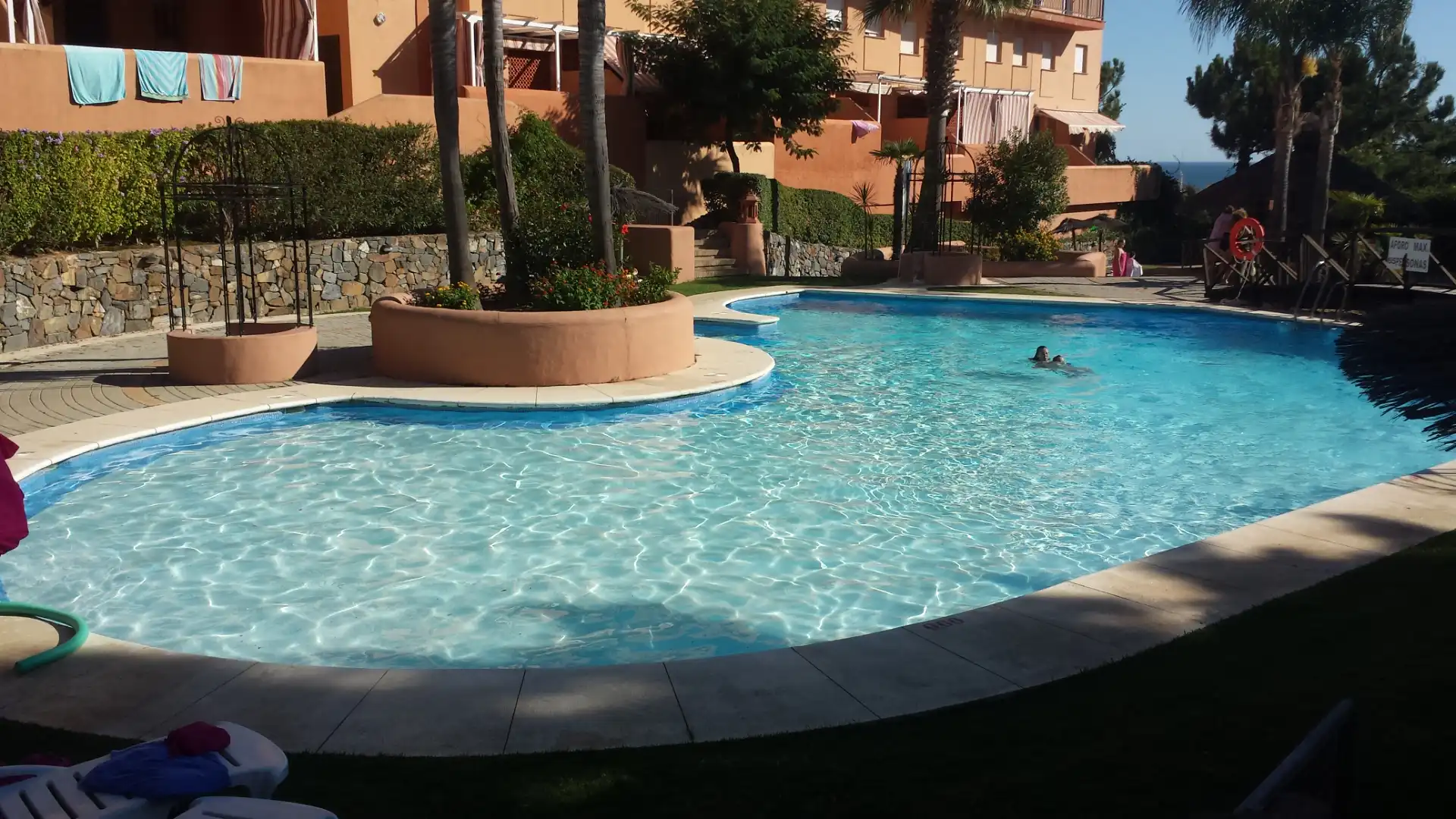 Piscina de Casa adosada en venda en Islantilla amb Terrassa, Traster i Piscina comunitària
