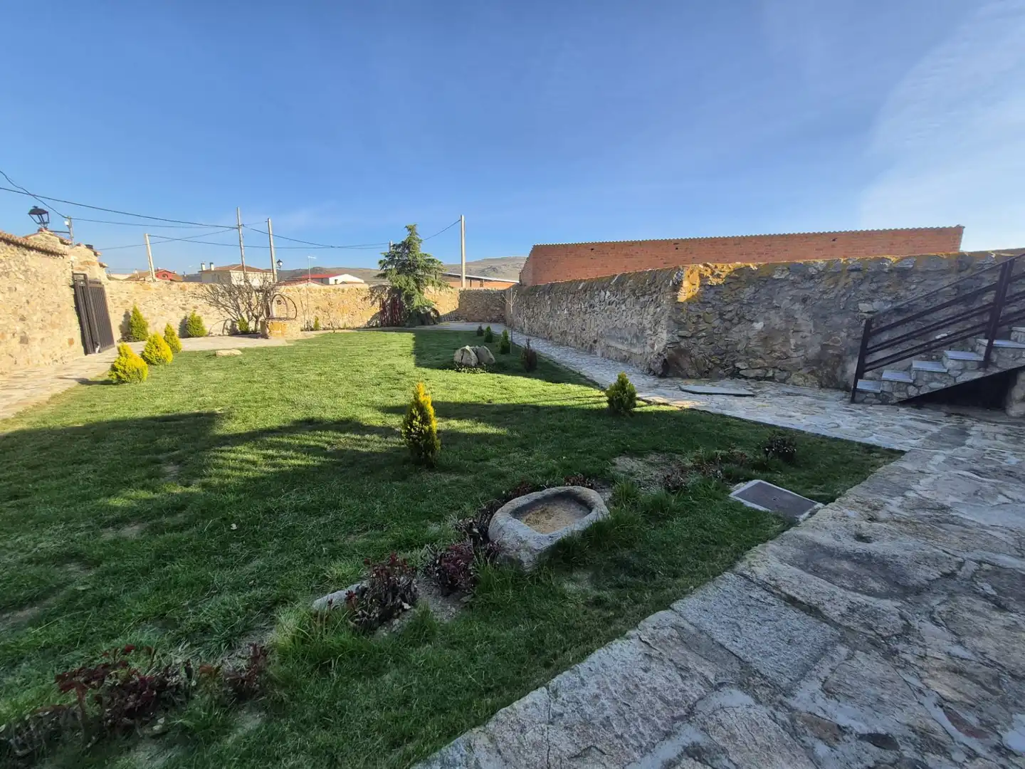 Jardí de Casa o xalet de lloguer en Gemuño amb Calefacció, Jardí privat i Terrassa
