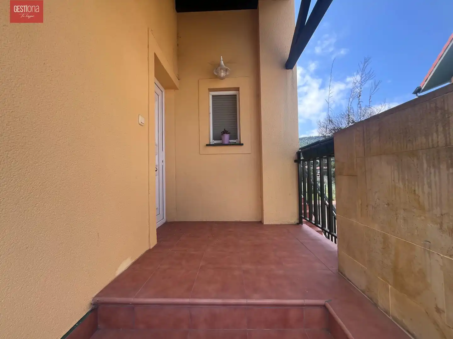 Terrassa de Casa adosada en venda en Arnuero amb Calefacció, Jardí privat i Terrassa