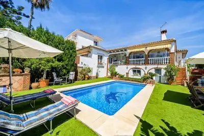 Detached house with pool for sale in El Faro de Calaburra - Chaparral