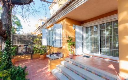 Vista exterior de Casa o xalet en venda en  Valencia Capital amb Calefacció, Terrassa i Piscina