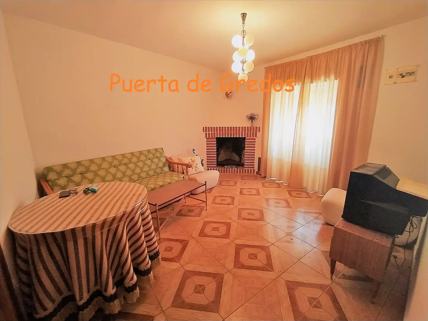 Sala d'estar de Casa o xalet en venda en Navamorales amb Moblat
