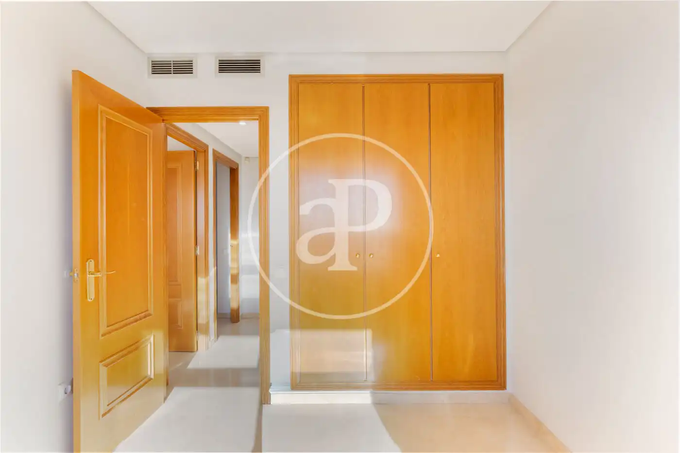 Flat for sale in Valencia  with Air Conditioner, Heating and Private garden