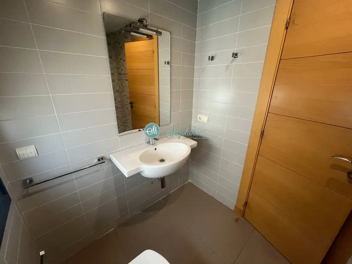 Bathroom of Flat for sale in Segovia  with Heating and Storage room