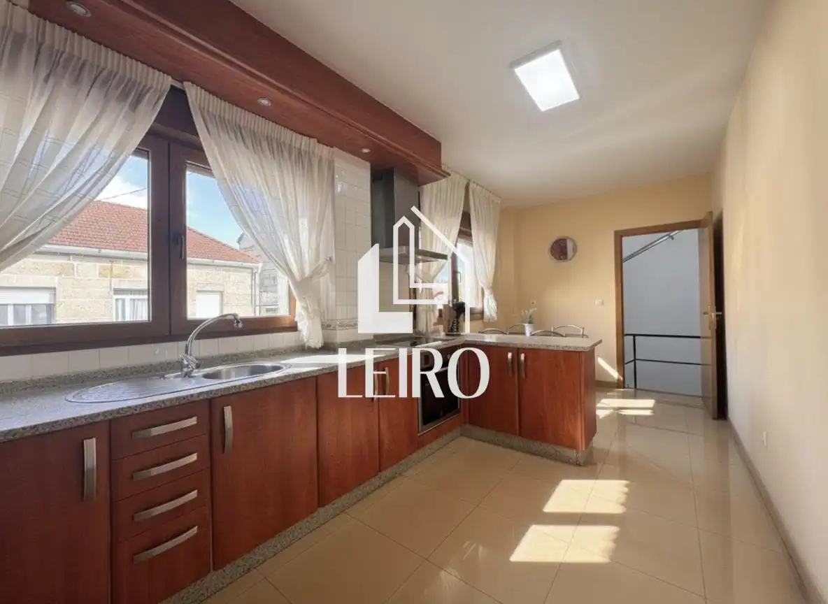 Cocina de Casa o chalet en venta en Vilagarcía de Arousa con Calefacción, Terraza y Trastero