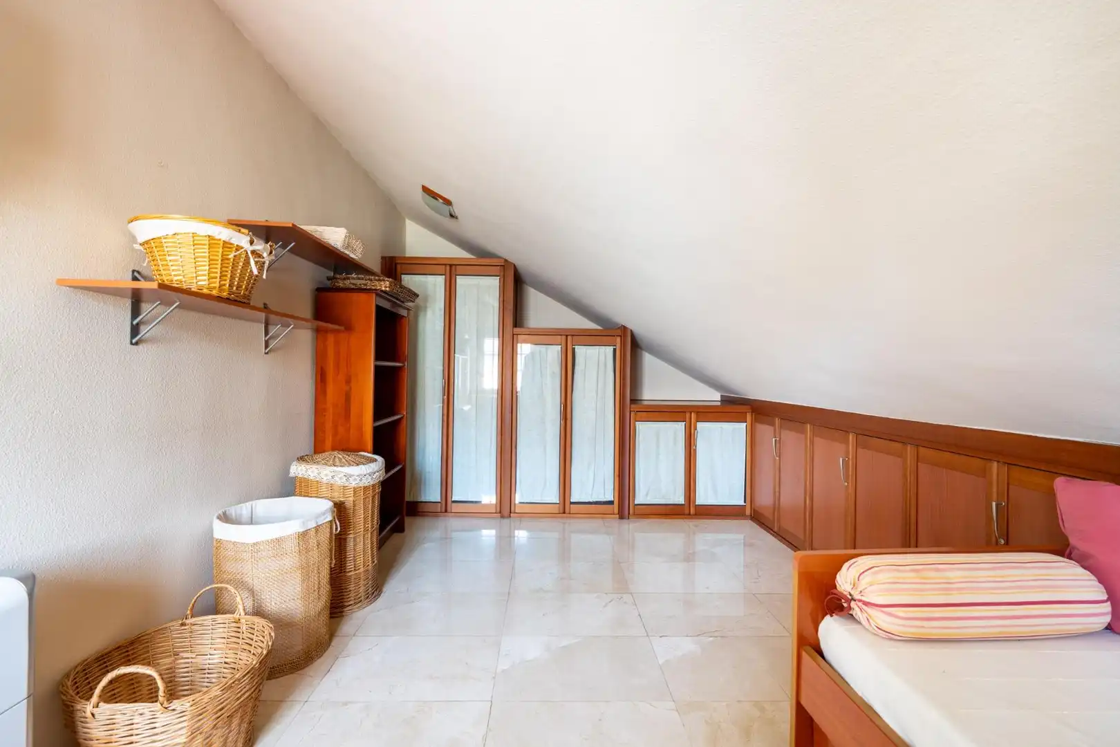 Baño de Casa adosada en venta en Almería con Aire acondicionado, Terraza y Trastero