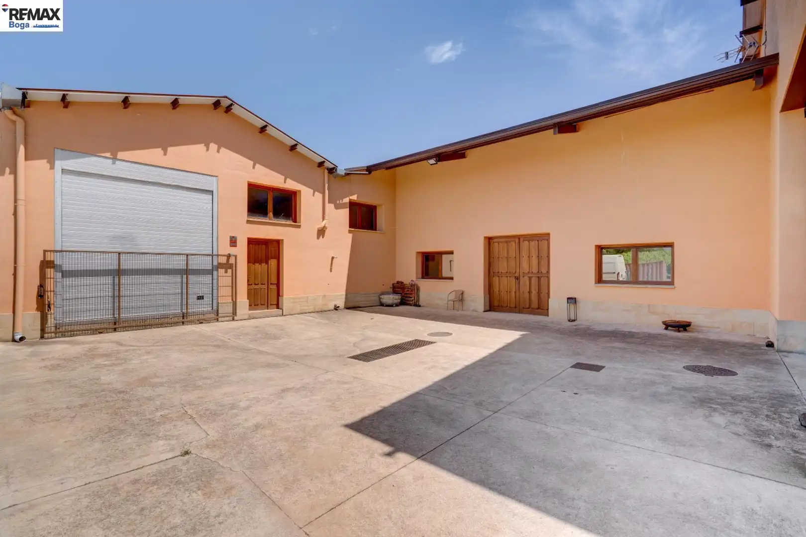 Exterior view of Commercial properties for sale in Cordovín  with Furnished