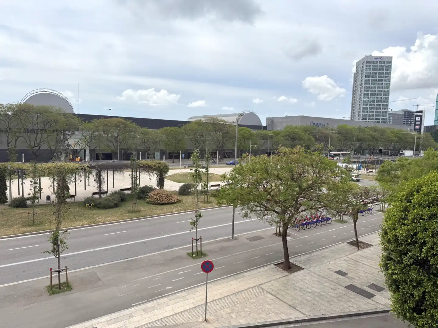Exterior view of Flat for sale in L'Hospitalet de Llobregat  with Air Conditioner, Heating and Oven