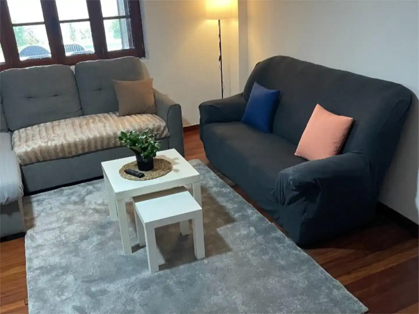 Wohnzimmer von Wohnung zur Miete in Vilaboa mit Privatgarten, Parkett und Schwimmbad
