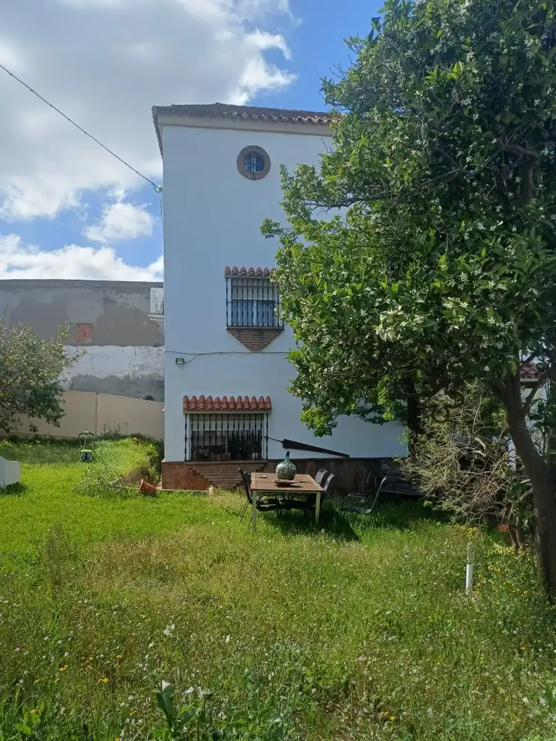 Exterior view of Houses for sale in Algeciras  with Community pool