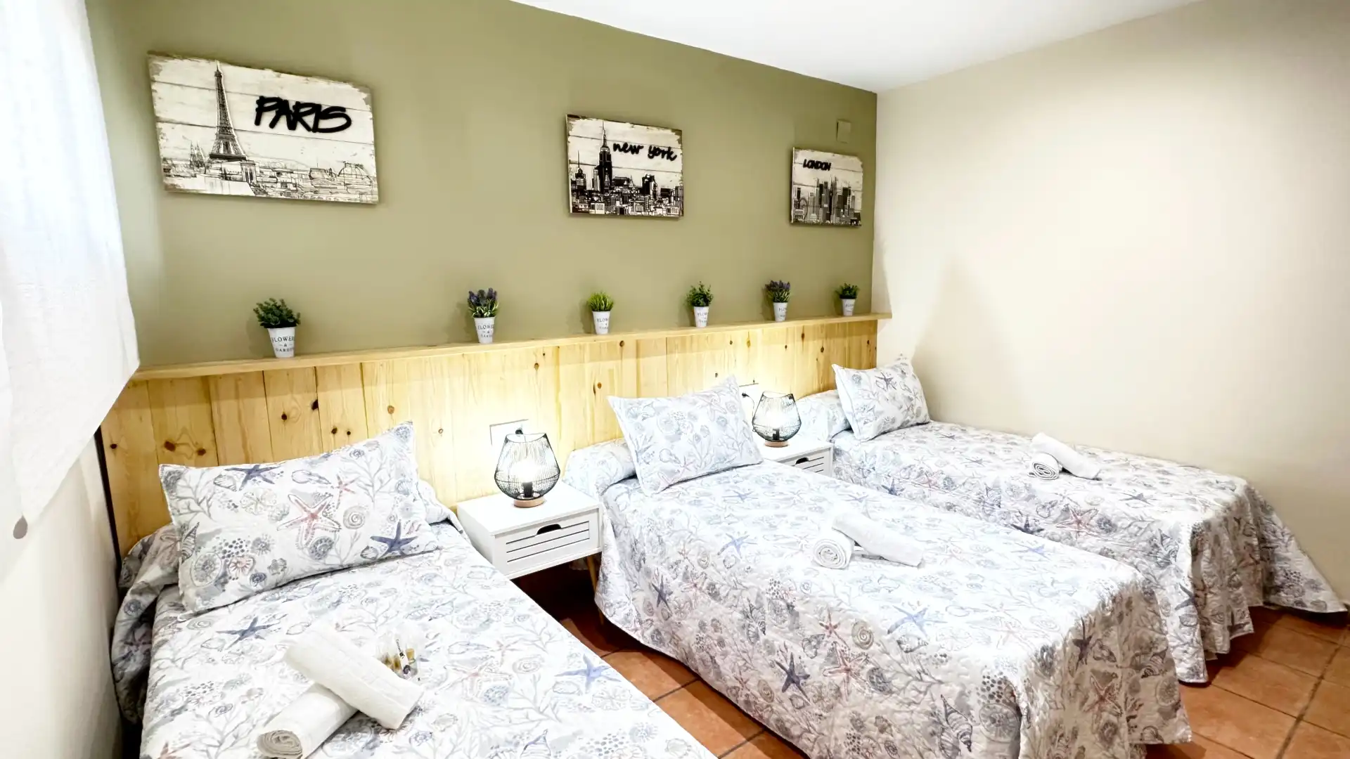 Dormitori de Apartament de lloguer en Oliva amb Aire condicionat, Calefacció i Terrassa