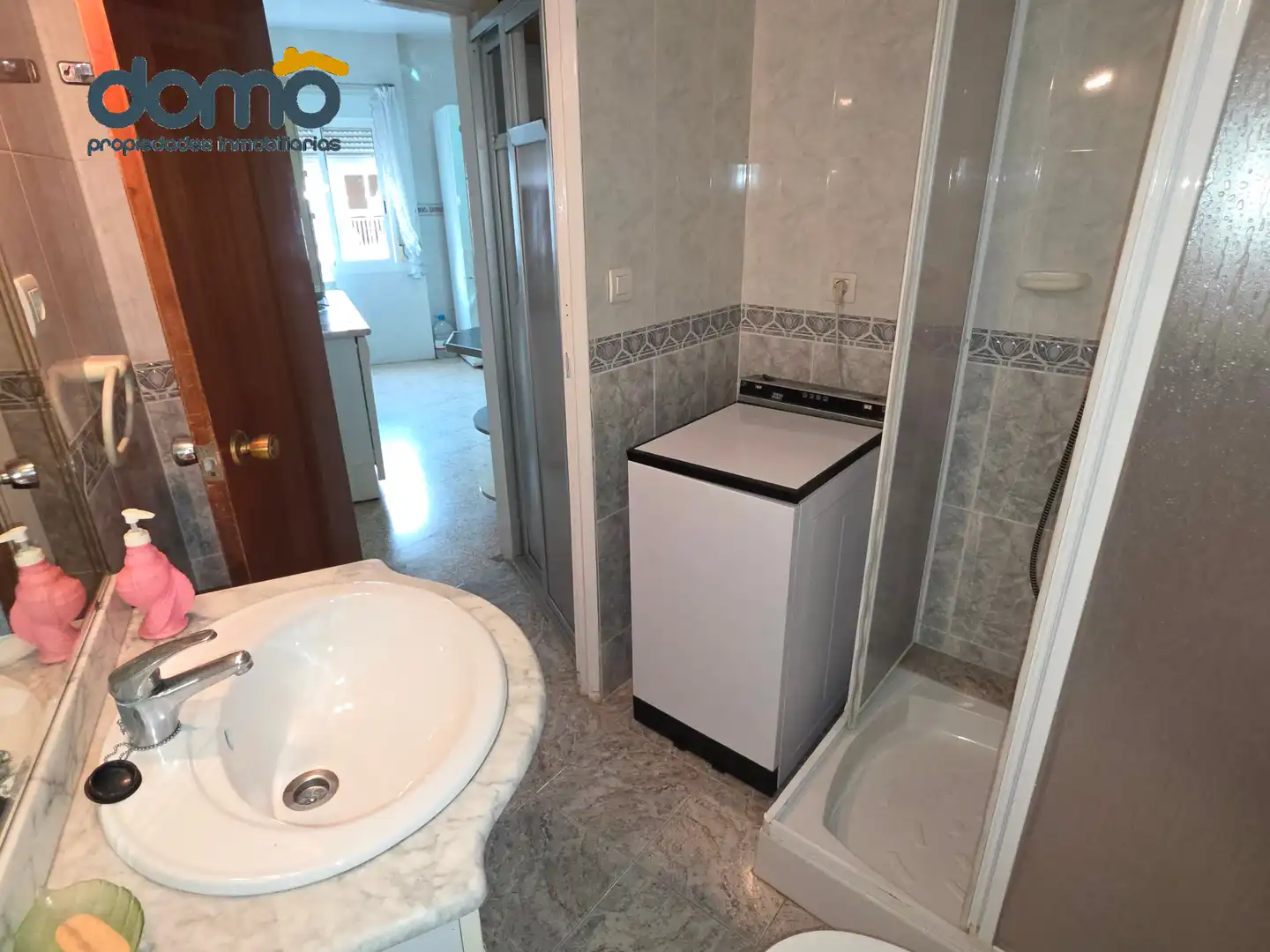 Bany de Pis en venda en Almería amb Moblat i Balcó