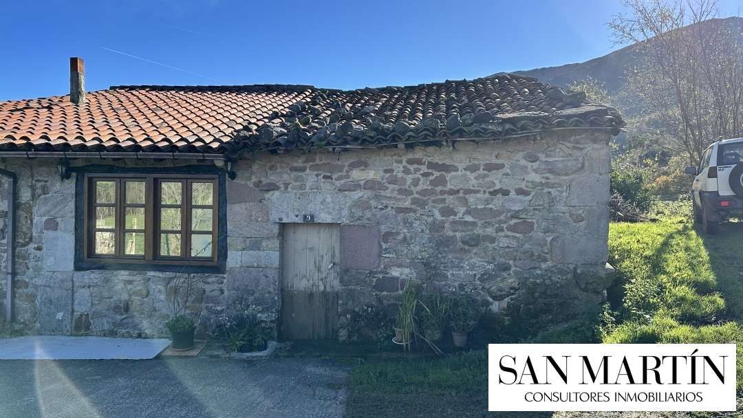 Exterior view of House or chalet for sale in Valdáliga