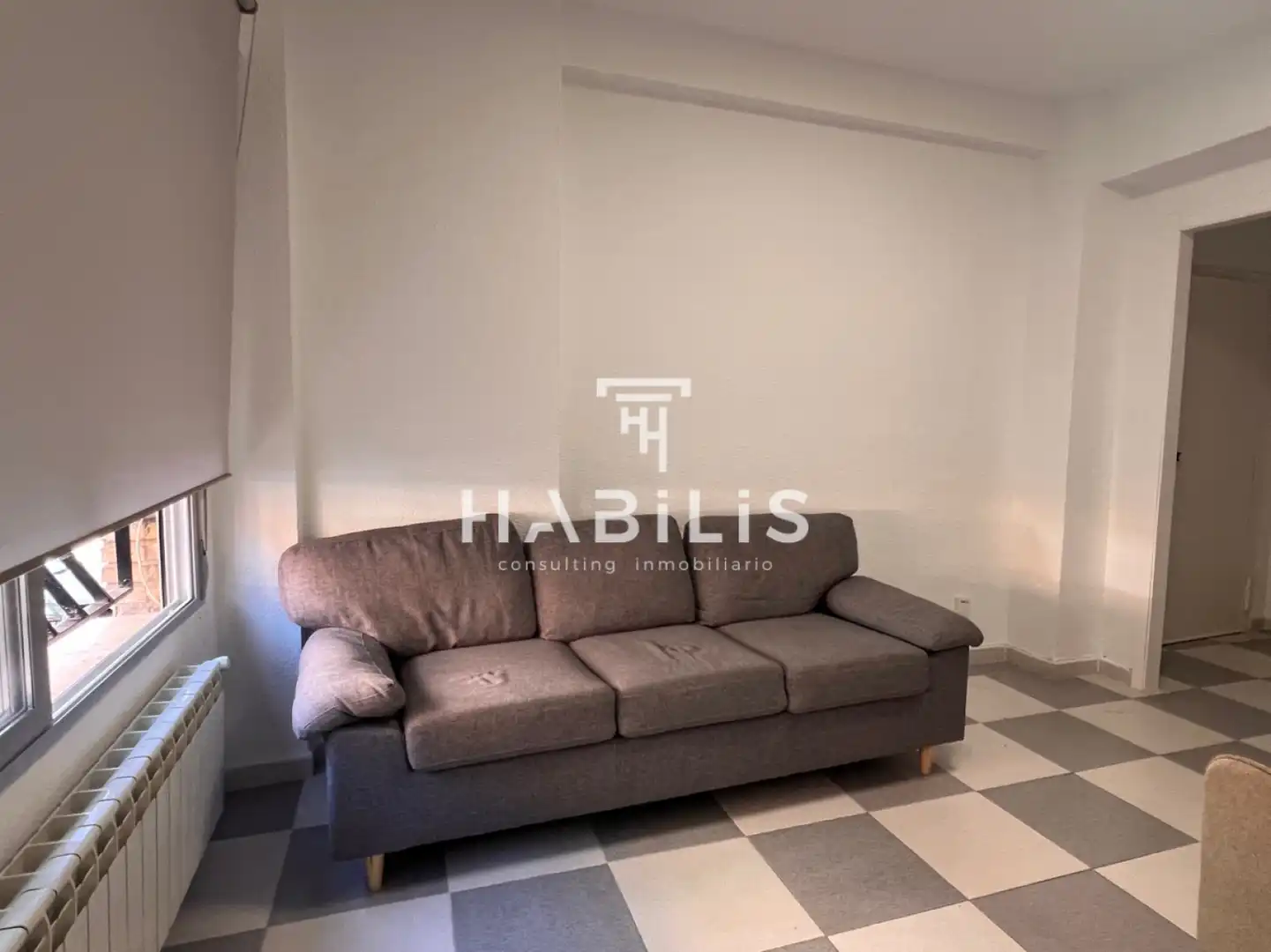 Living room of Flat for rent in Toledo  with Air Conditioner, Heating and Furnished