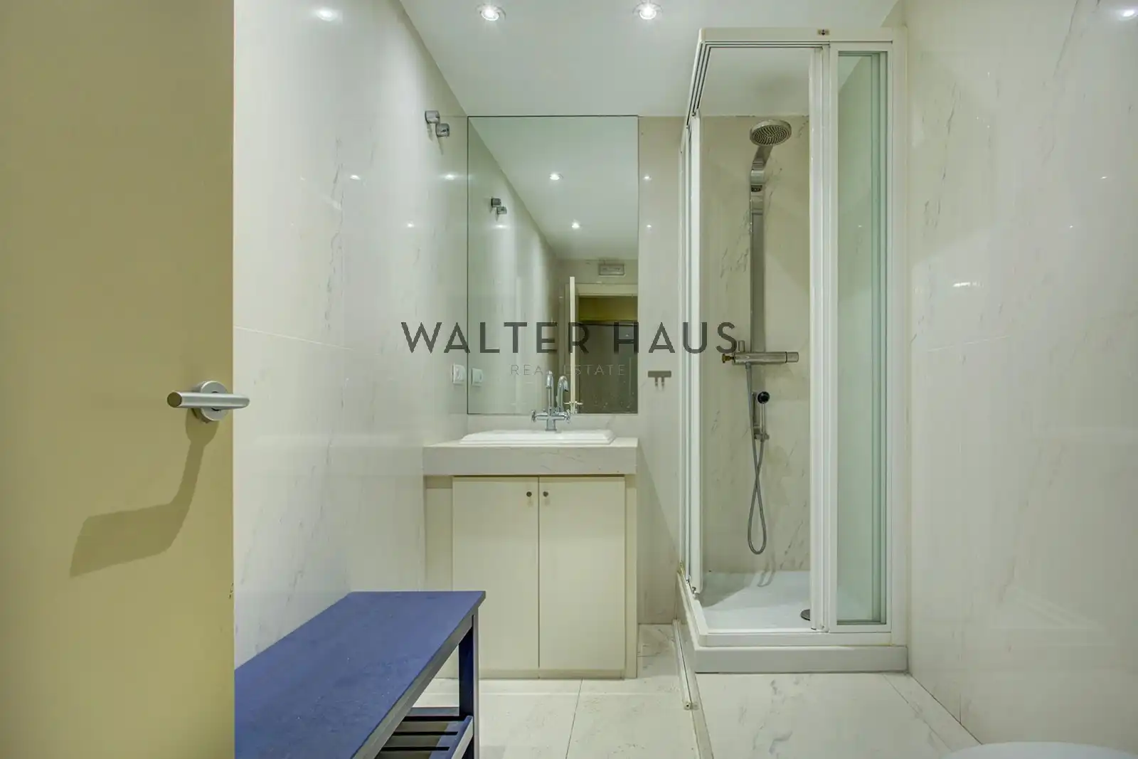 Bathroom of Office for sale in Barcelona  with Air Conditioner