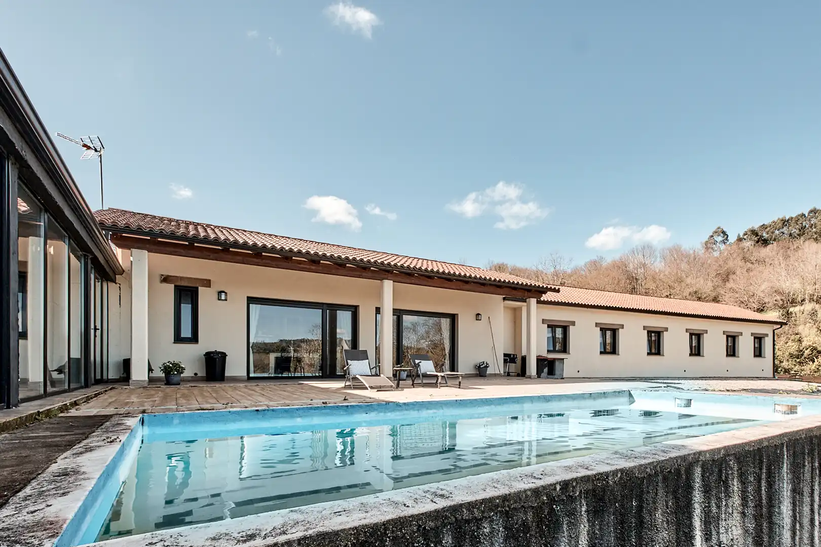 Piscina de Casa o chalet en venta en Bergondo con Calefacción, Jardín privado y Piscina