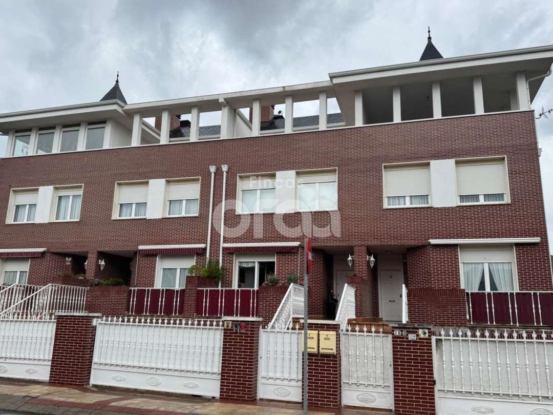 Vista exterior de Casa adosada en venda en Abanto y Ciérvana-Abanto Zierbena amb Calefacció, Jardí privat i Terrassa