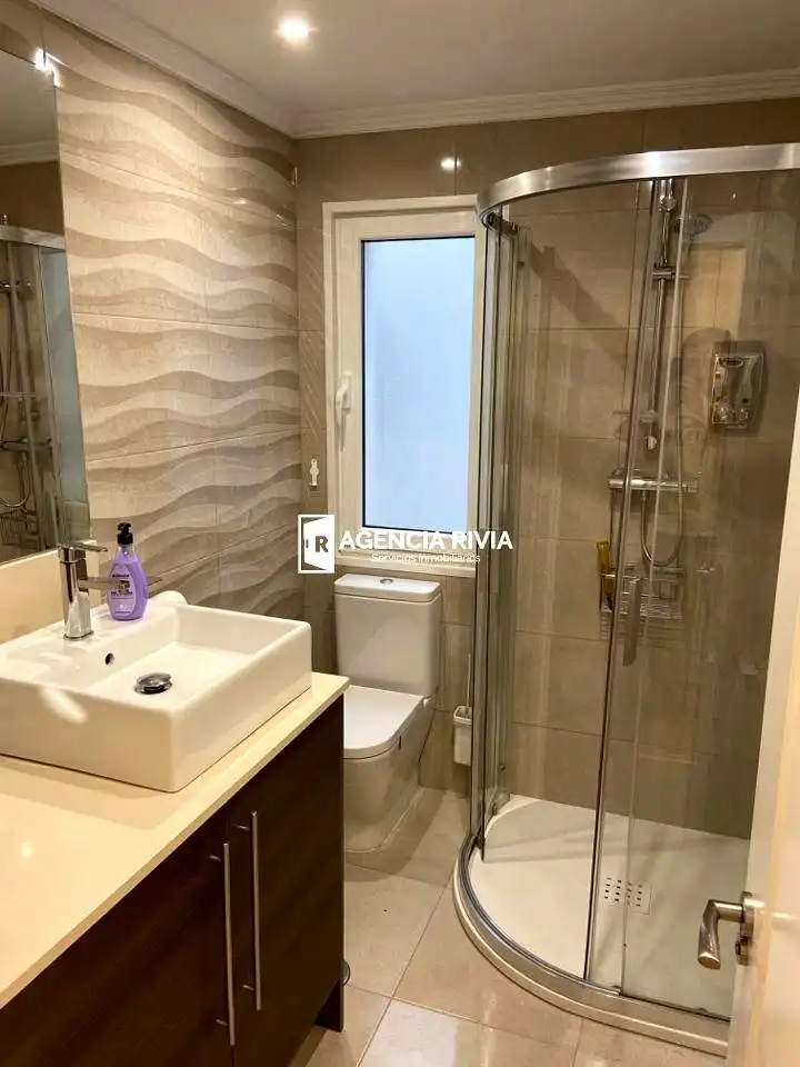Bathroom of Flat for rent in Gijón   with Heating and Furnished