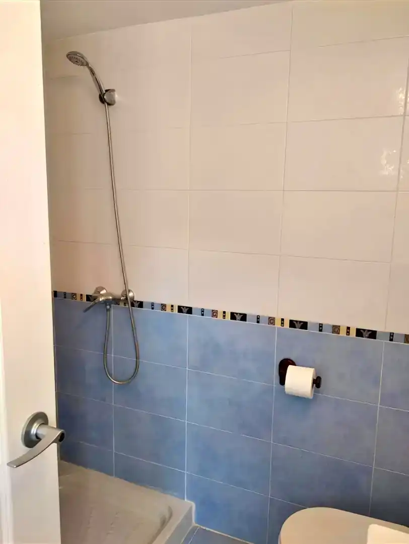Bany de Àtic de lloguer en Rincón de la Victoria amb Aire condicionat, Terrassa i Moblat