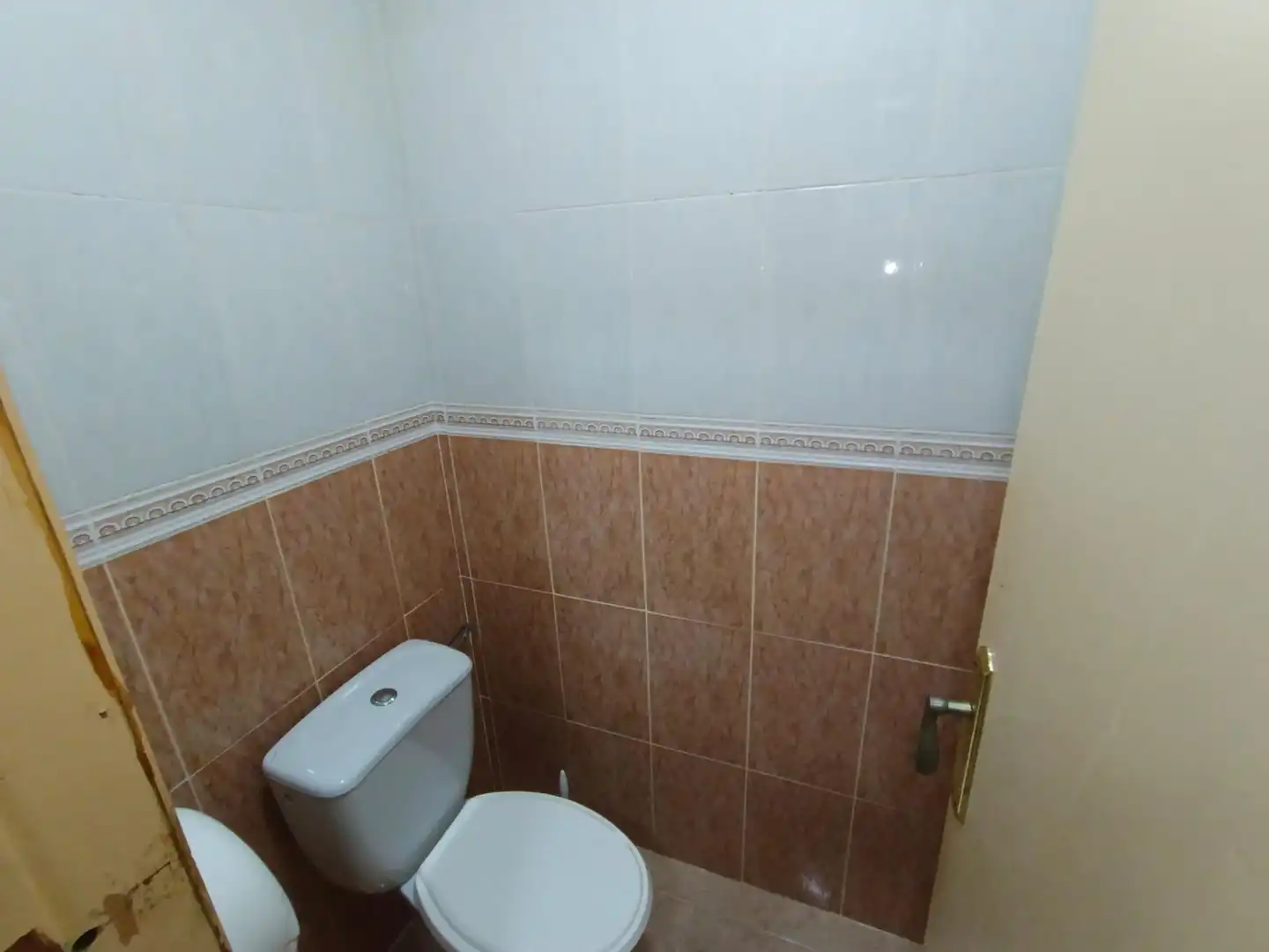 Baño de Local en venta en Torrevieja con Aire acondicionado, Terraza y Amueblado