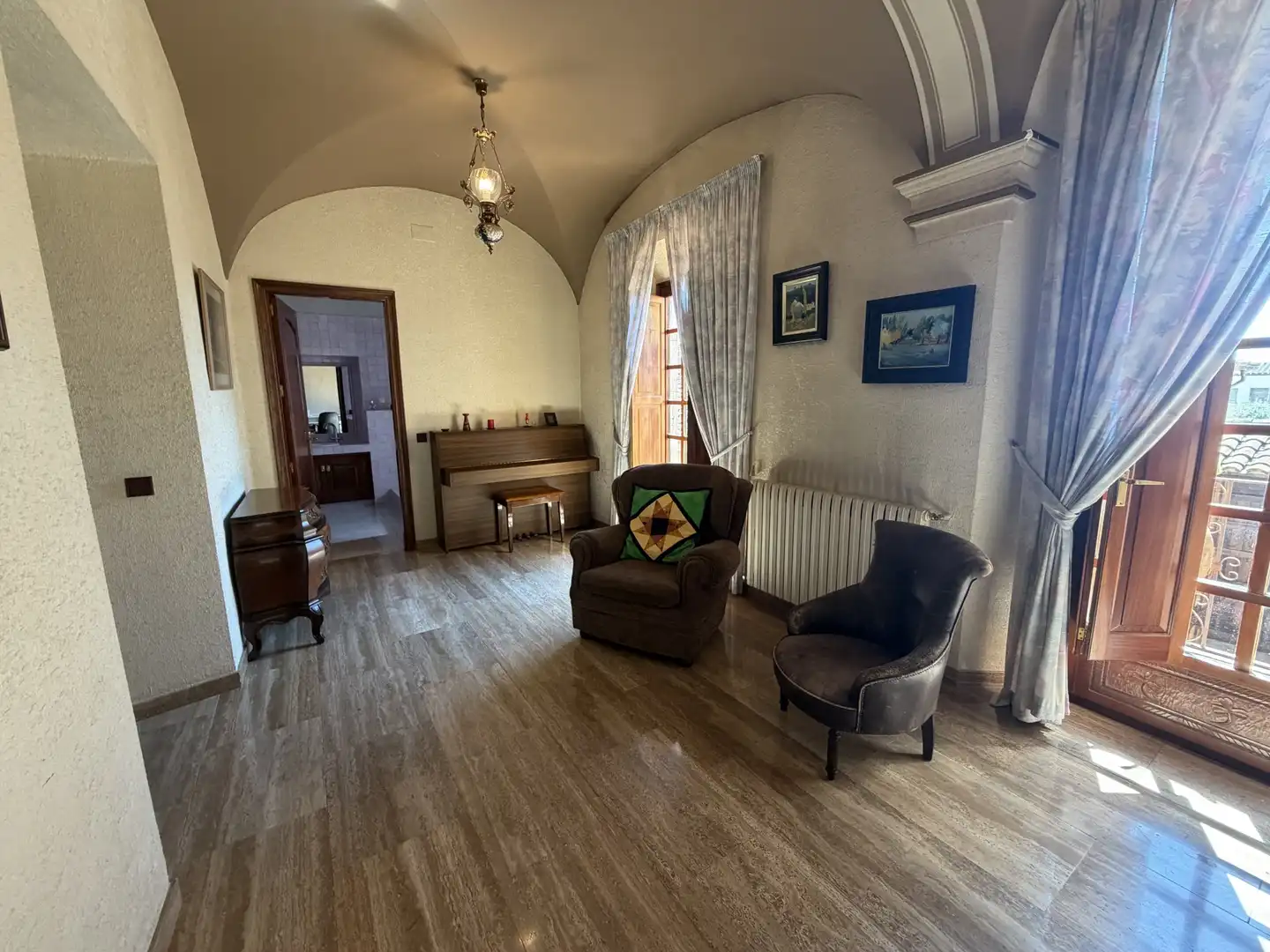 Sala d'estar de Finca rústica en venda en Banyoles amb Calefacció, Terrassa i Traster