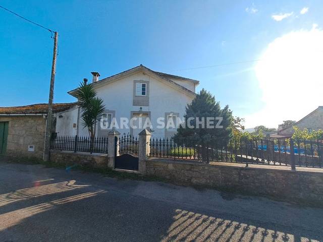 Casa-chalet en Venta en Rañas en Catoira