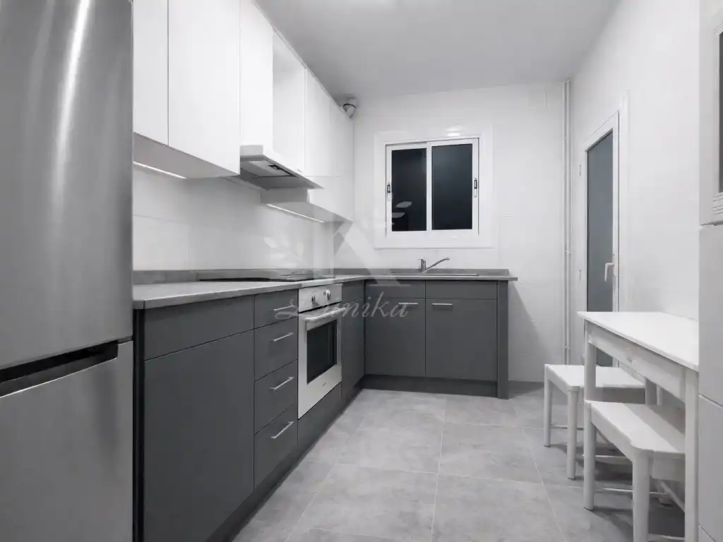 Cocina de Piso en venta en Barcelona con Balcón