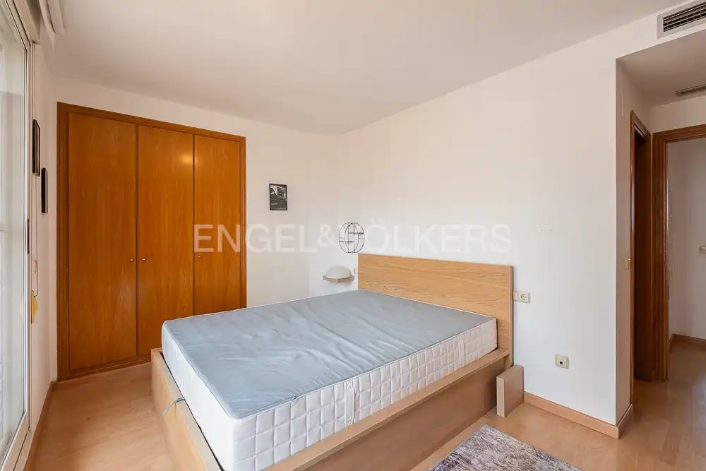 Dormitori de Àtic de lloguer en Valencia amb Aire condicionat, Calefacció i Parquet