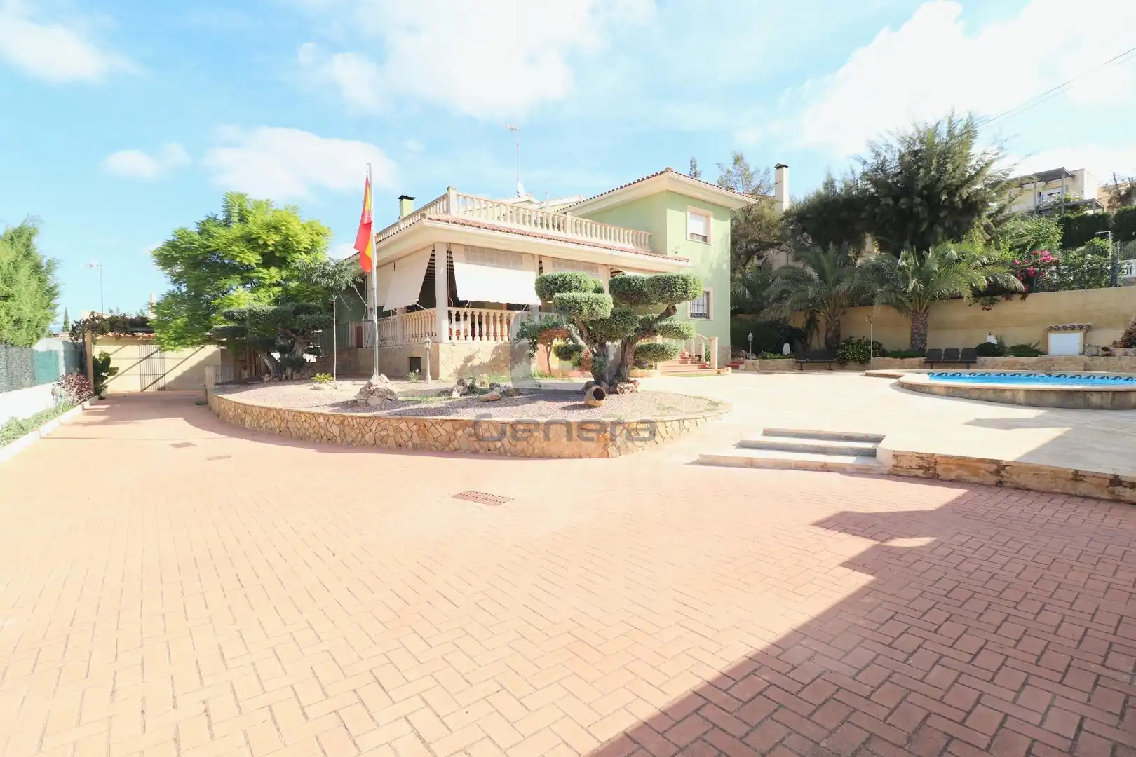 Vista exterior de Casa o chalet en venta en San Vicente del Raspeig / Sant Vicent del Raspeig con Aire acondicionado, Calefacción y Jardín privado