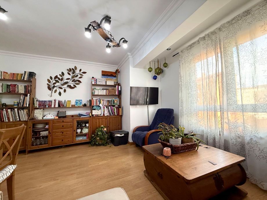 Sala d'estar de Pis en venda en Vitoria - Gasteiz amb Calefacció, Parquet i Traster