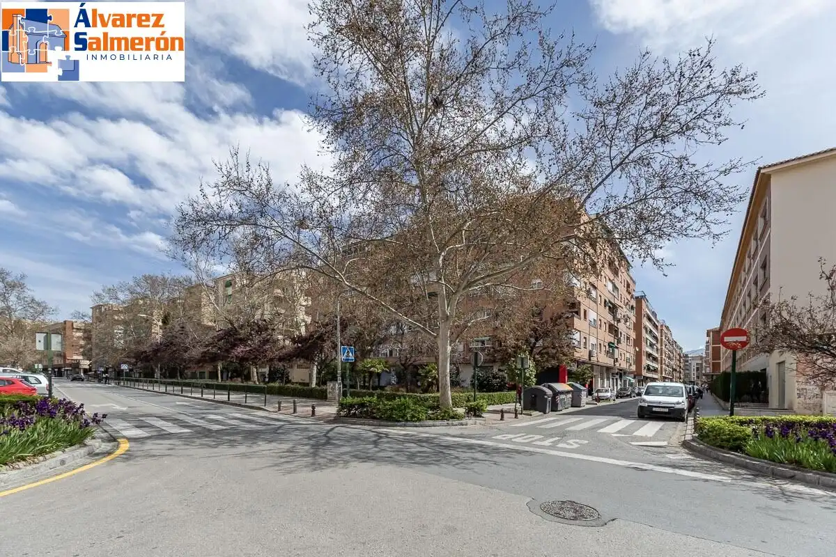 Vista exterior de Piso en venta en  Granada Capital