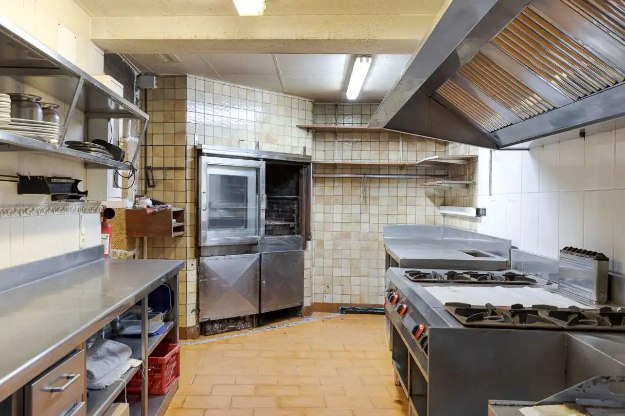 Cuina de Casa o xalet en venda en Donostia - San Sebastián  amb Calefacció i Balcó