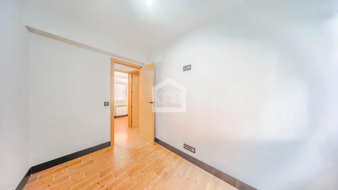 Ground floor for sale in Alcorcón  with Heating
