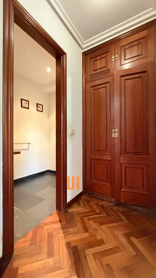 Casa adosada en venta en Oleiros con Calefacción, Jardín privado y Parquet