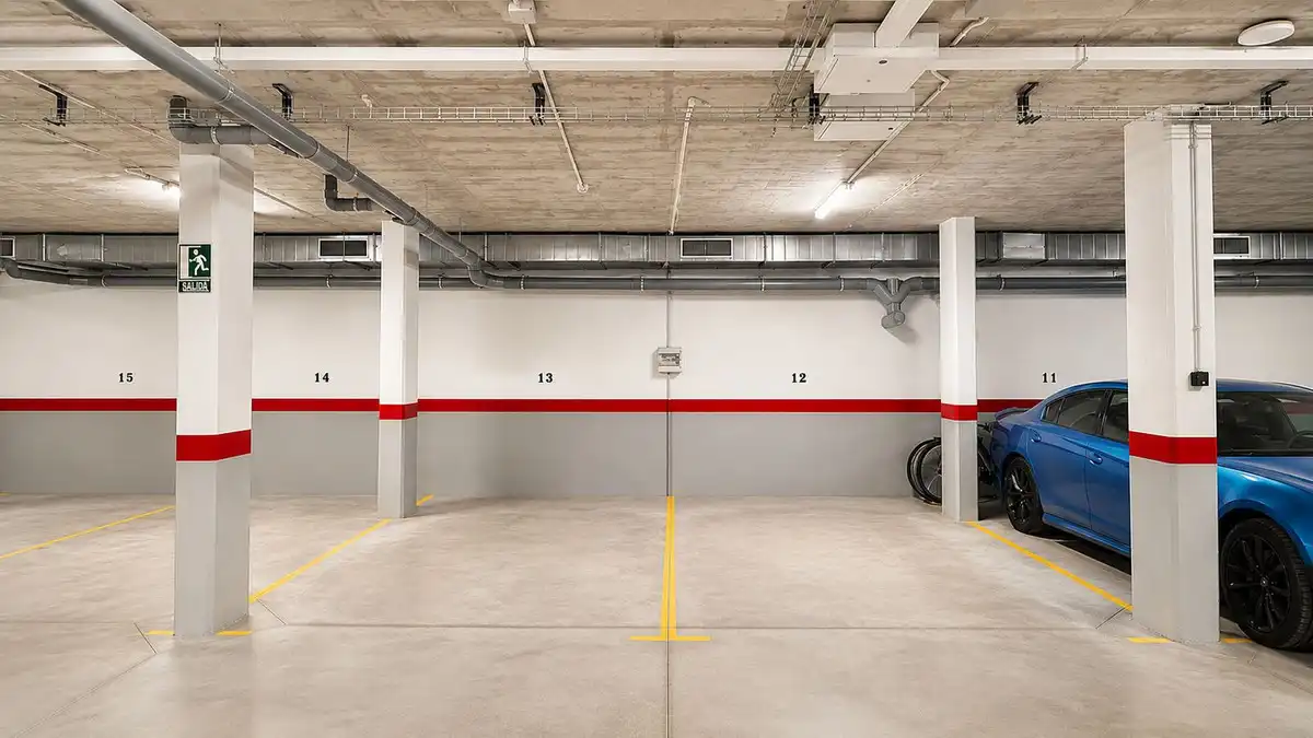 Parkplatz von Wohnungen zum Verkauf in Estepona mit Klimaanlage, Terrasse und Abstellraum