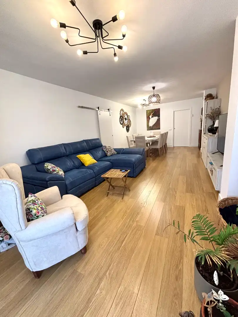 Wohnzimmer von Wohnung zum Verkauf in Plasencia mit Klimaanlage, Heizung und Parkett