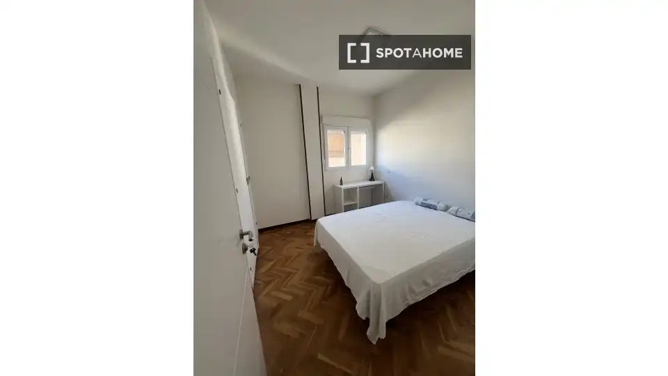 Habitación de Piso para compartir en Zaragoza con Aire acondicionado, Terraza y Amueblado