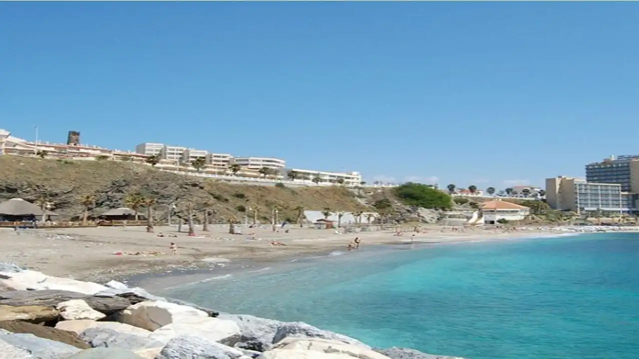 Außenansicht von Wohnung zum Verkauf in Benalmádena mit Klimaanlage, Privatgarten und Abstellraum