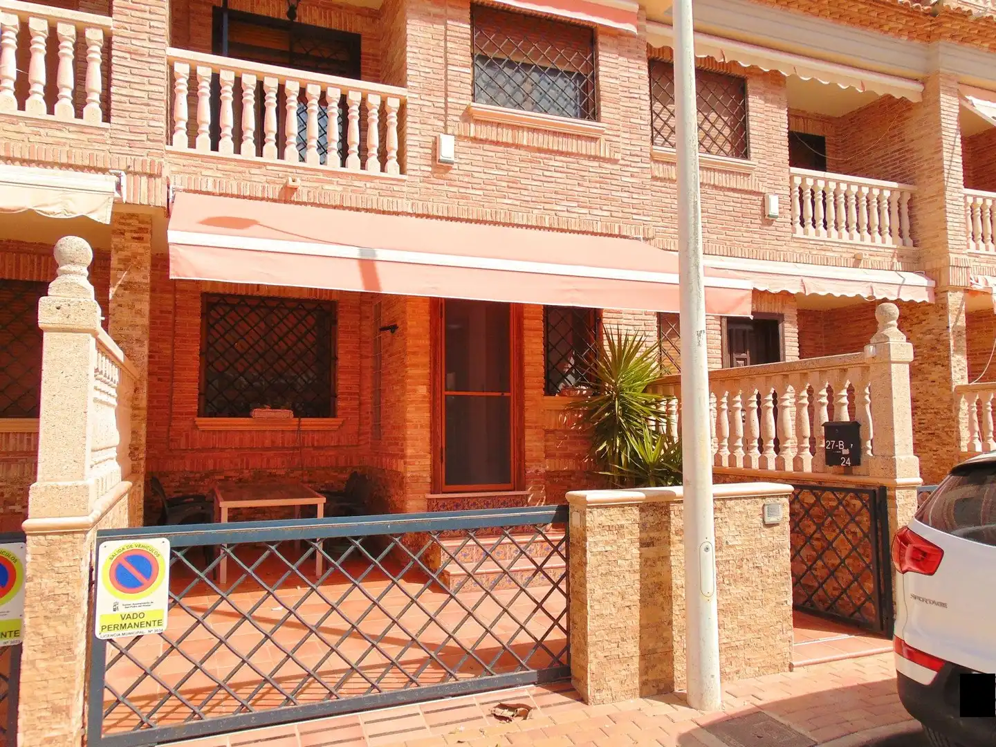 Vista exterior de Casa adosada en venda en San Pedro del Pinatar amb Aire condicionat, Calefacció i Terrassa
