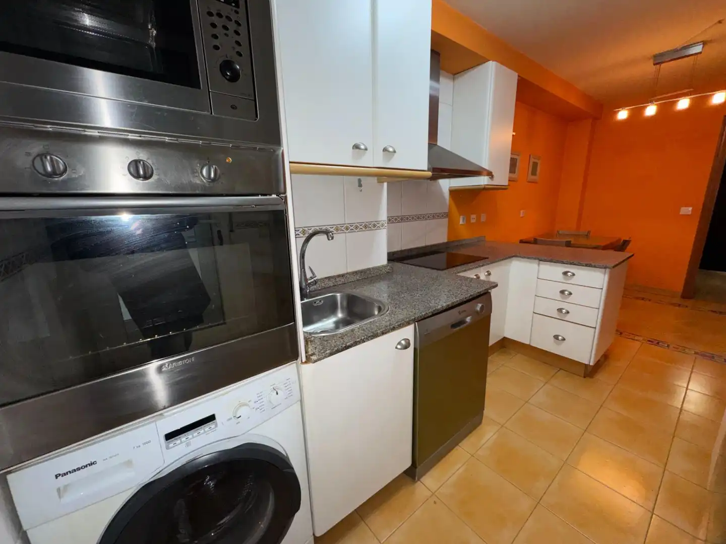 Cuina de Apartament de lloguer en Ponferrada amb Calefacció, Parquet i Traster